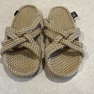 Nomadic sandals